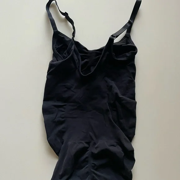 SKIMS NEW Black Sculpting Bodysuit!! - Picture 11 of 16